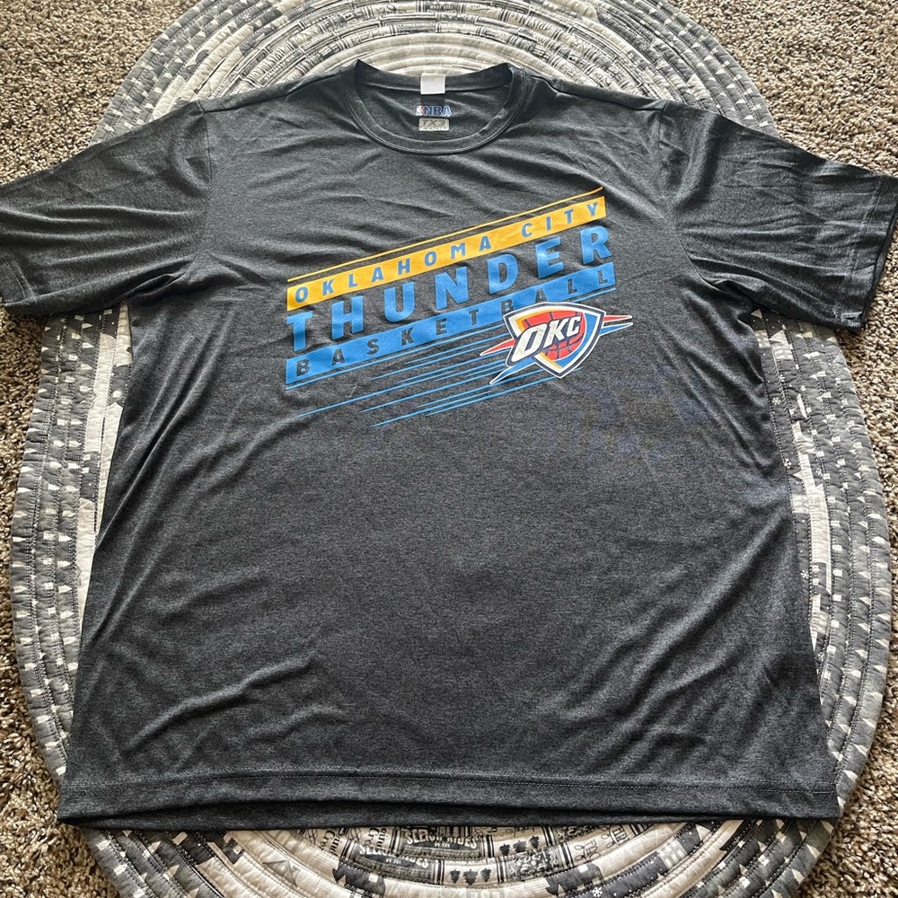 OKC Thunder Men’s Large TX3 Cool Tee Shirt